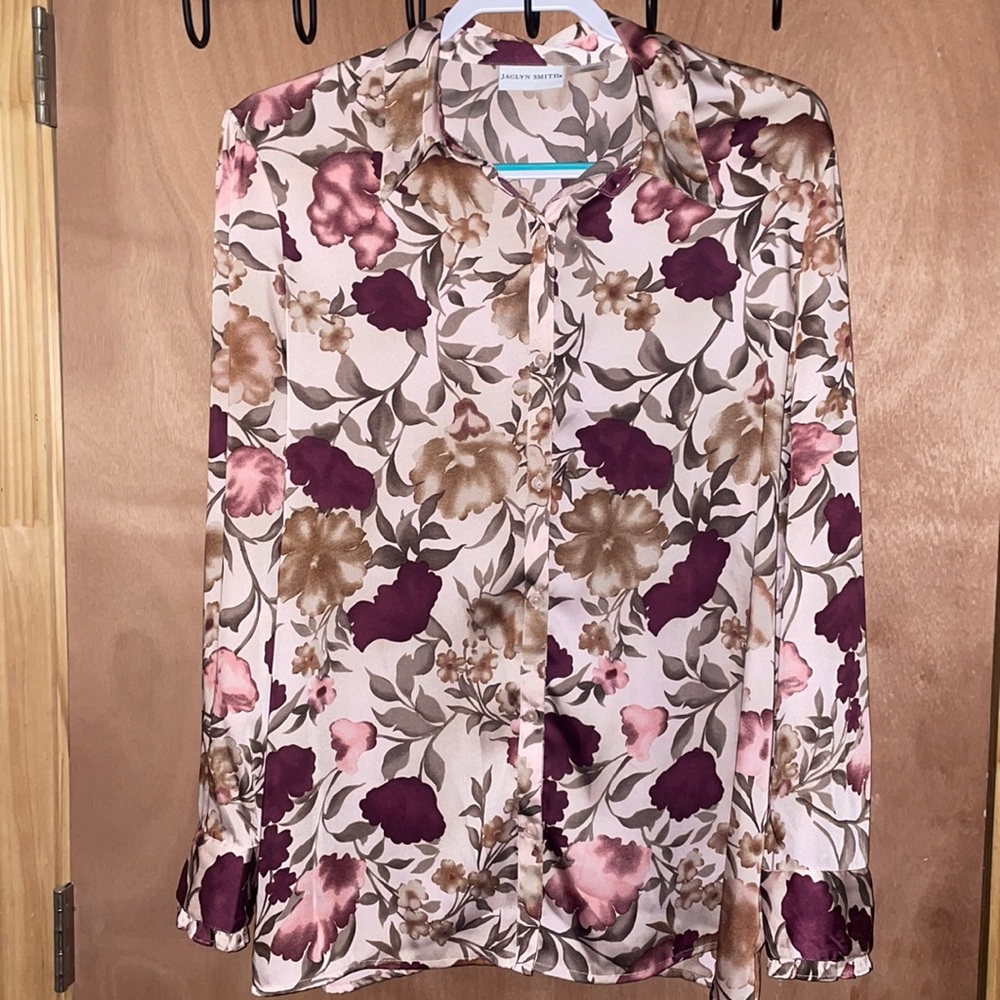 Floral Jaclyn Smith Button down Blouse